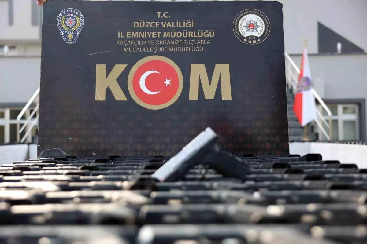 Düzce\'de Kapsamlı Denetim: 5 Bin 923 Kişi Sorgulandı