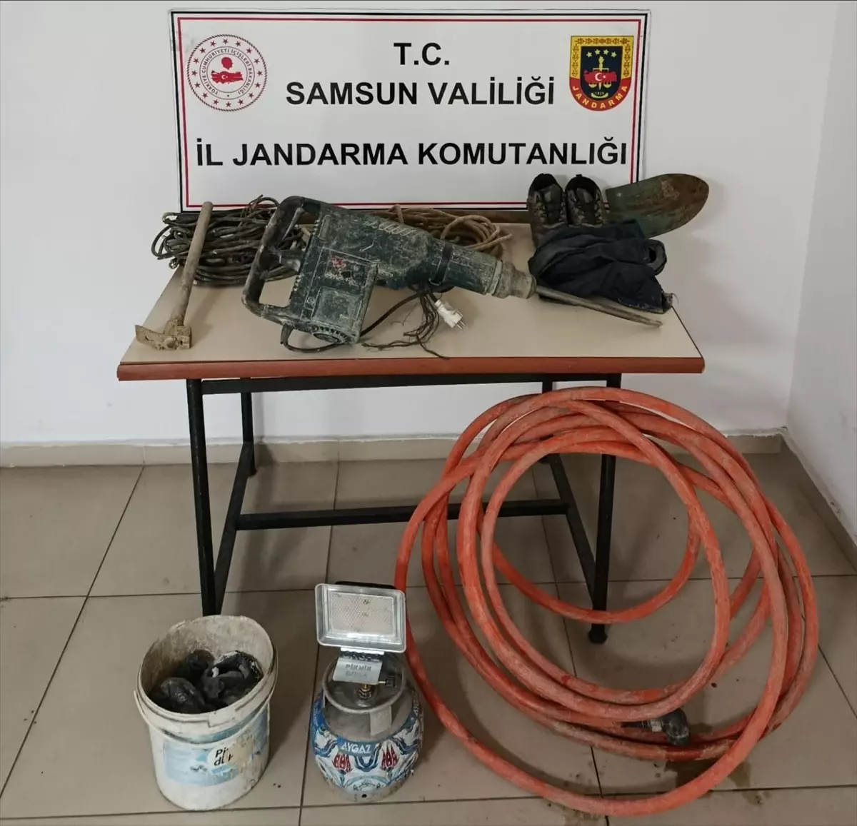 Kavak\'ta Kaçak Kazı Operasyonu