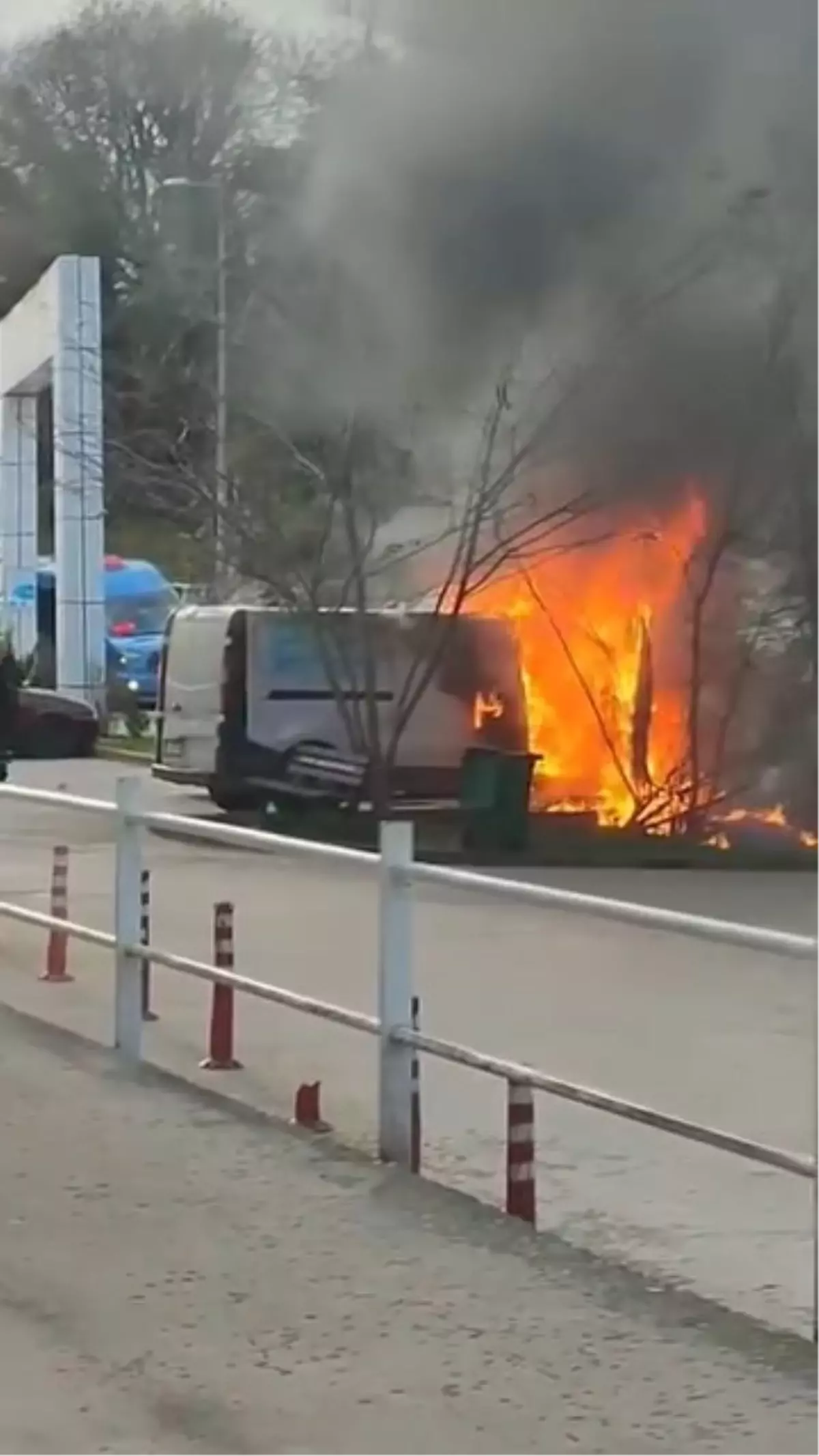 Şile\'de Park Halindeki Araç Yangını