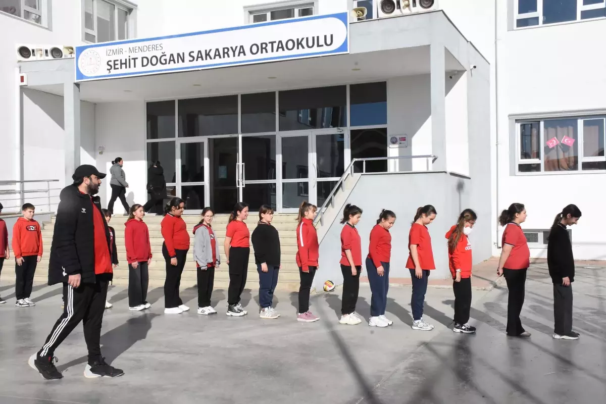 Tekvando milli takım antrenörü baba, kızını şampiyonluğa hazırlıyor