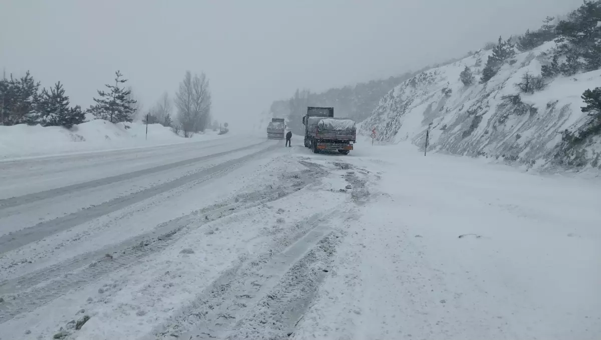 Tokat\'ta Kar Yağışı Ulaşımı Olumsuz Etkiledi