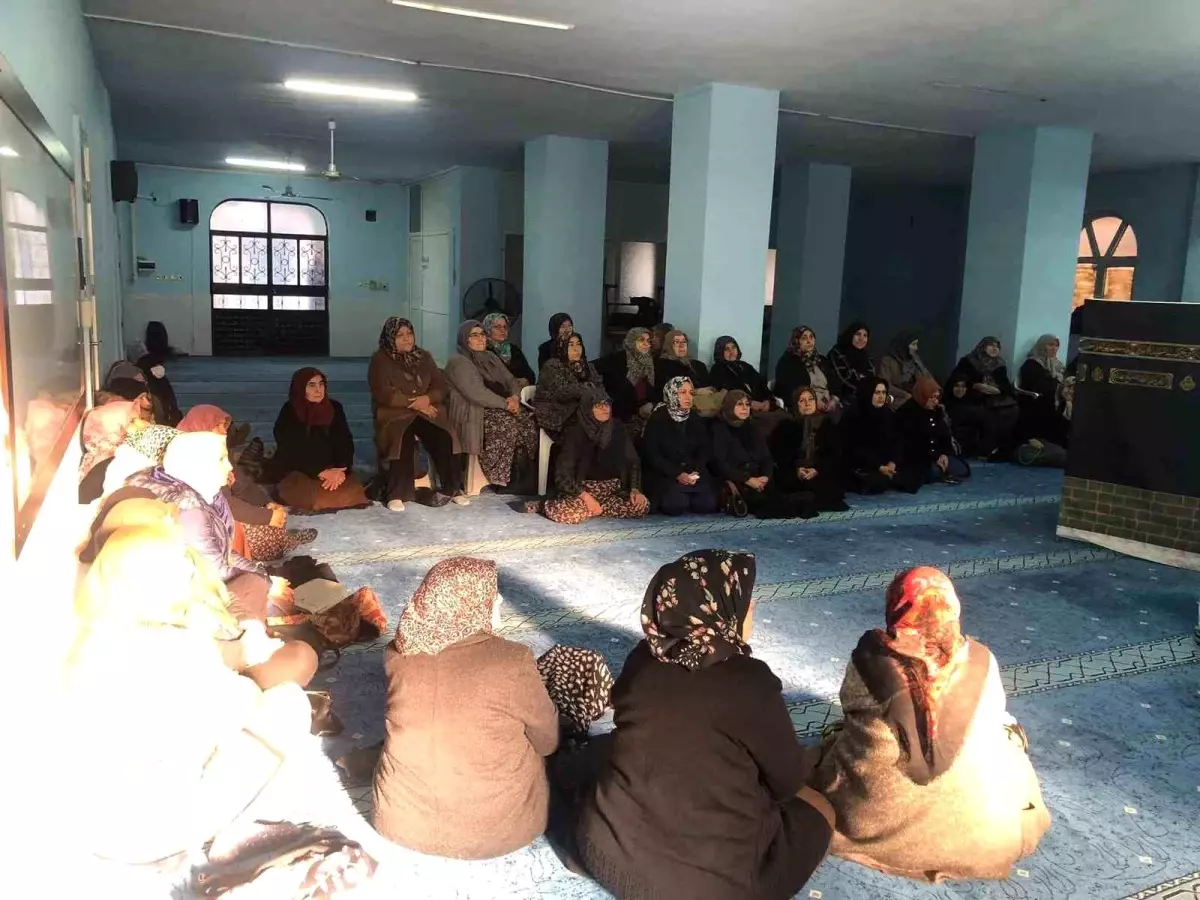 Sarıgöl\'de Ümre Semineri Düzenlendi