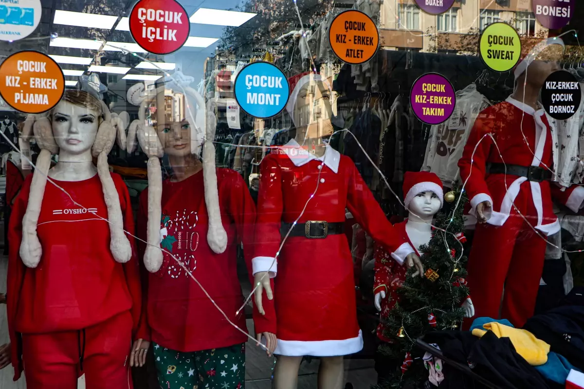 Adana\'da Kırmızı İç Giyim Satışları Artıyor