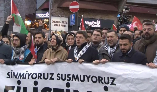 Adalet Bakanı Yılmaz Tunç da Filistin yürüyüşüne katıldı