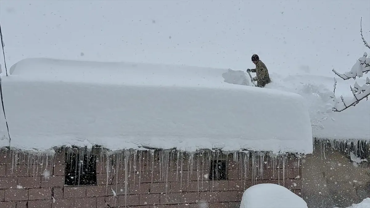 Doğu Anadolu\'da Kar ve Tipi Yağışı Hayatı Olumsuz Etkiliyor