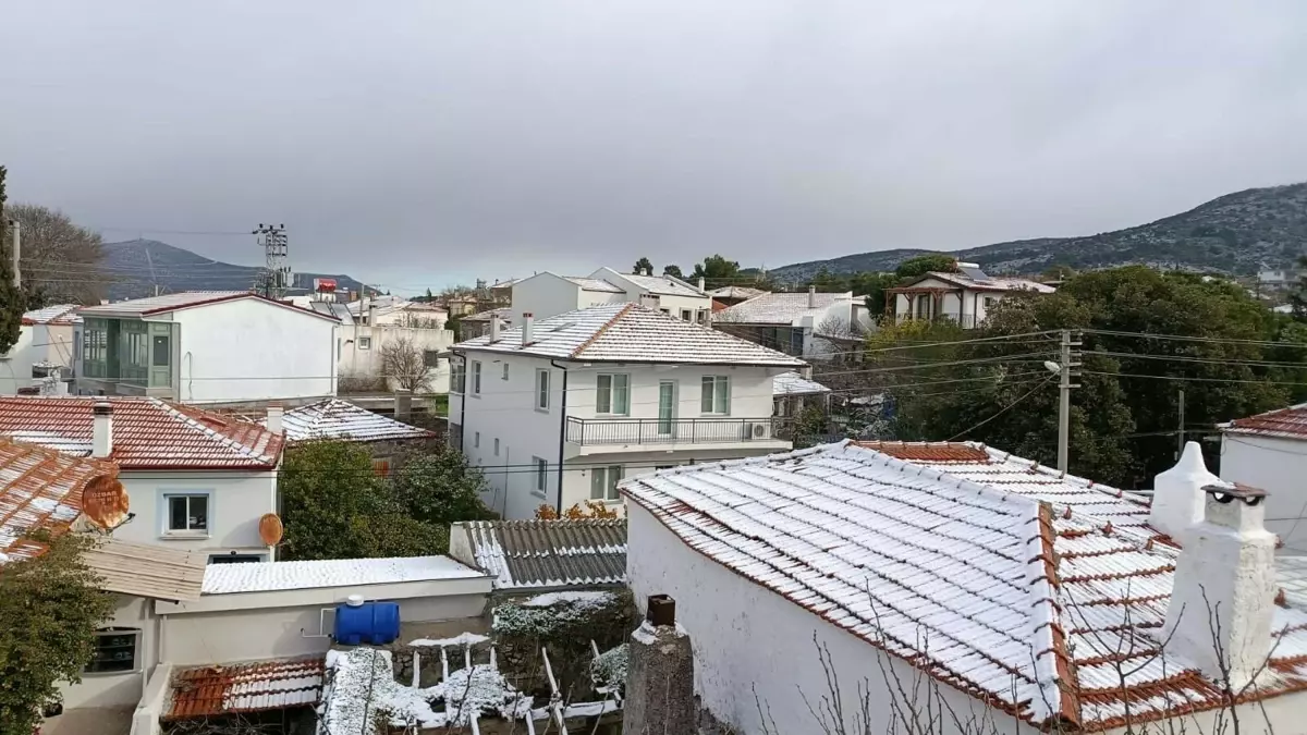 İzmir\'de Gece Kar Yağışı