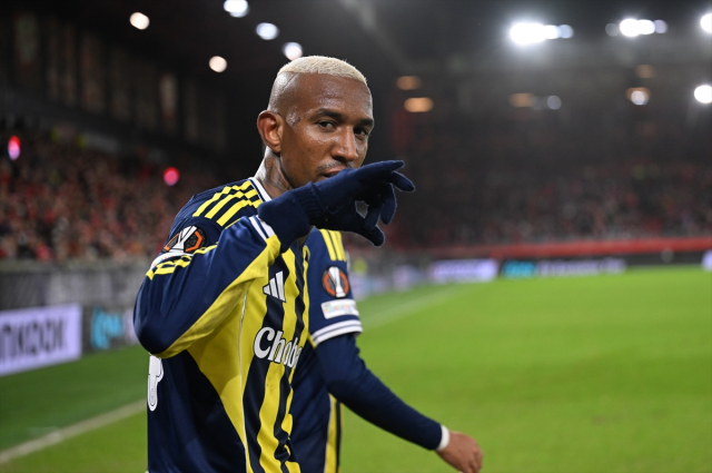 Talisca taraftarın iple çektiği maça yetişiyor