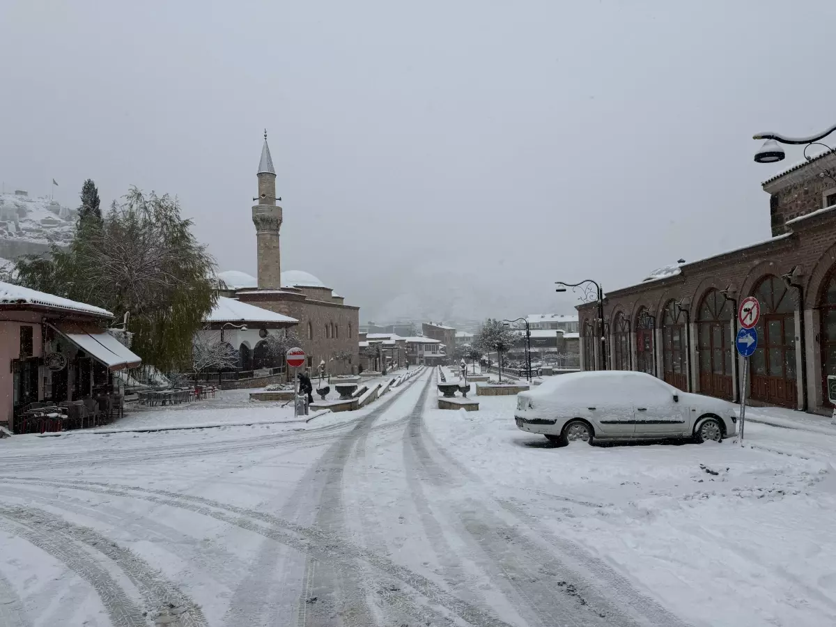 Tokat\'ta Kar Yağışı Eğlenceye Dönüştü