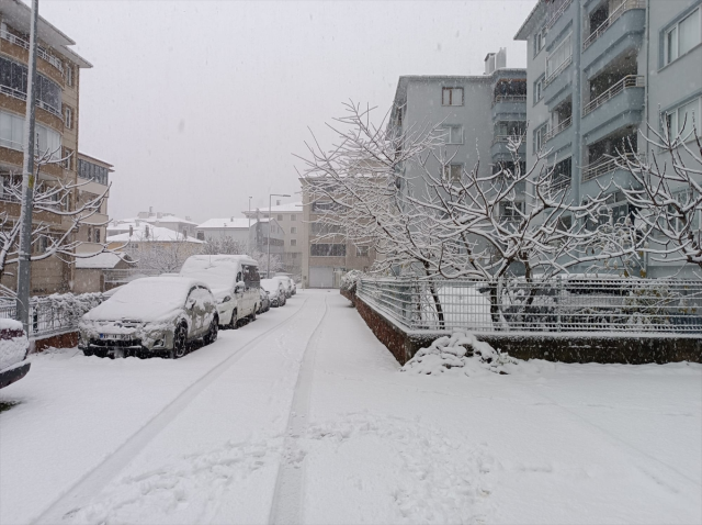 Türkiye'nin yarısında okullar tatil! Gözler İstanbul'dan gelecek kararda Türkiye'nin yarısında okullar tatil! Gözler İstanbul'dan gelecek kararda