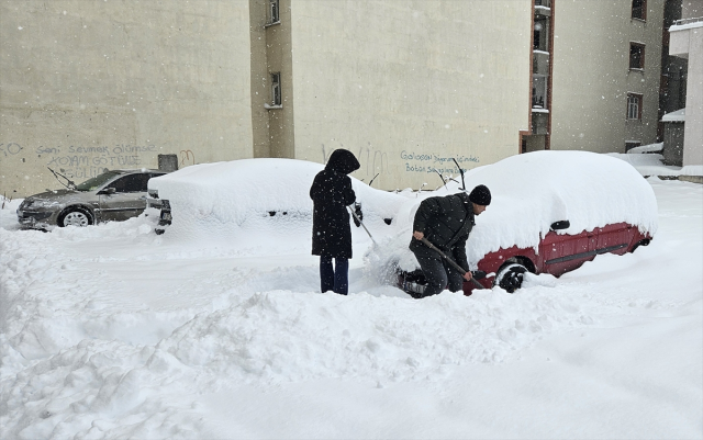 Türkiye'nin yarısında okullar tatil! Gözler İstanbul'dan gelecek kararda