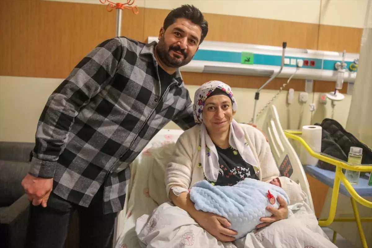 Van\'da Yeni Yılın İlk Bebeği \'Mert Buğra\' Dünyaya Geldi