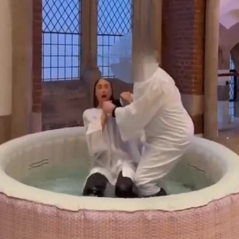 12 saatte 1113 erkekle birlikte olmuştu! Son hareketi herkesi şaşkına çevirdi 12 saatte 1113 erkekle birlikte olmuştu! Son hareketi herkesi şaşkına çevirdi