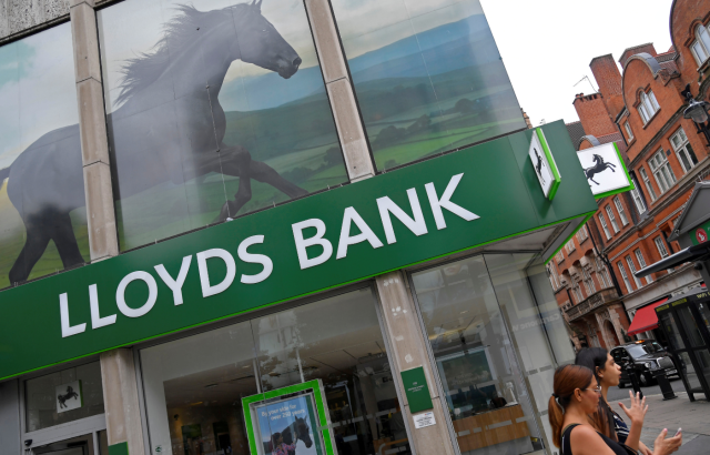 261 yıllık dev banka onlarca şubesini kapatıyor