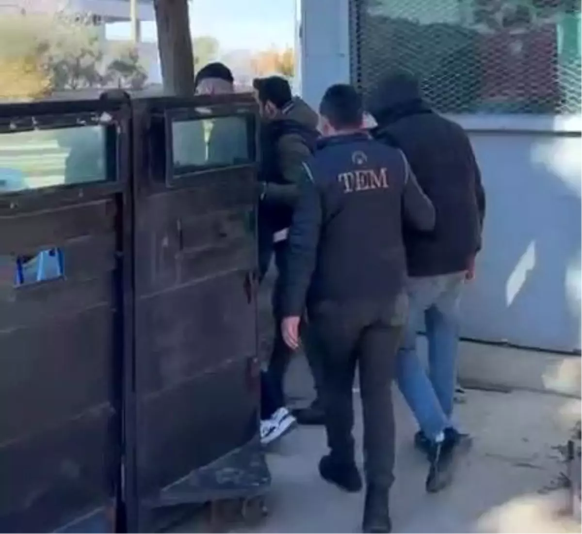 Aliağa\'da Kurşunlama Olayı: 2 Şüpheli Tutuklandı