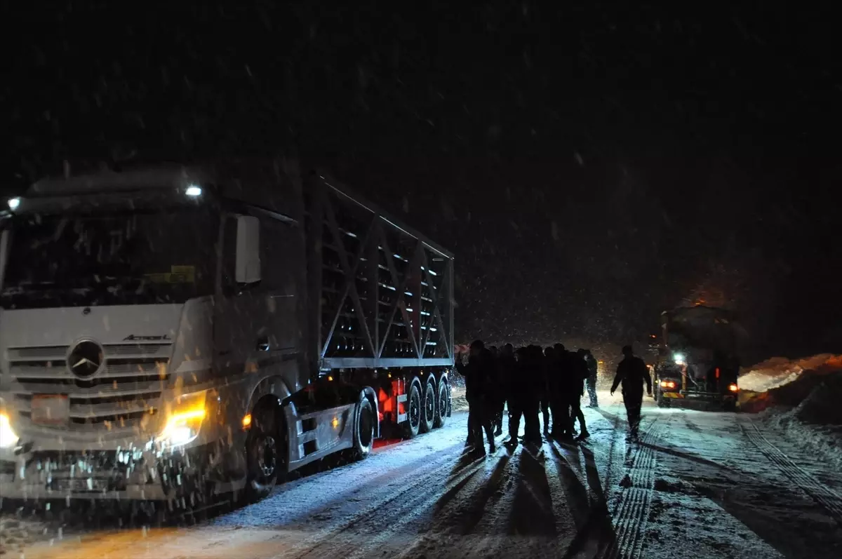 Mahsur Doğal Gaz Tankeri Kurtarıldı
