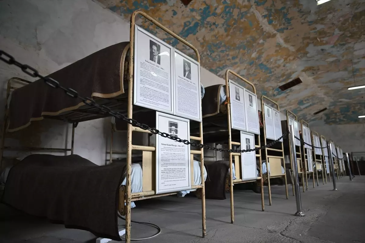 Ecevit\'in Daktilosu Müze\'de