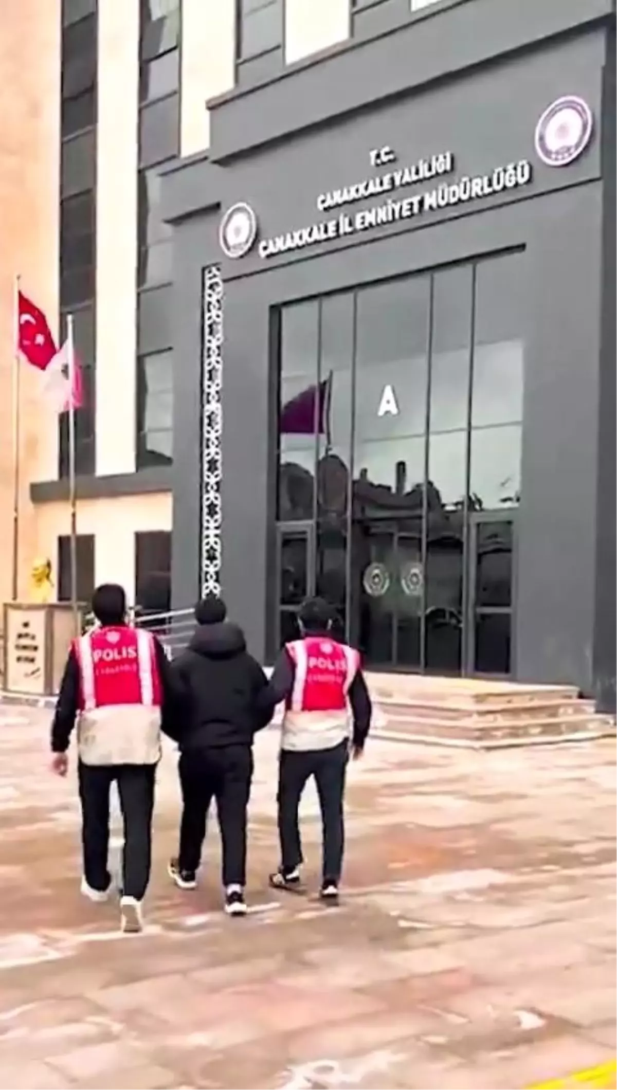 Çanakkale\'de Dolandırıcılık: 3 Tutuklama