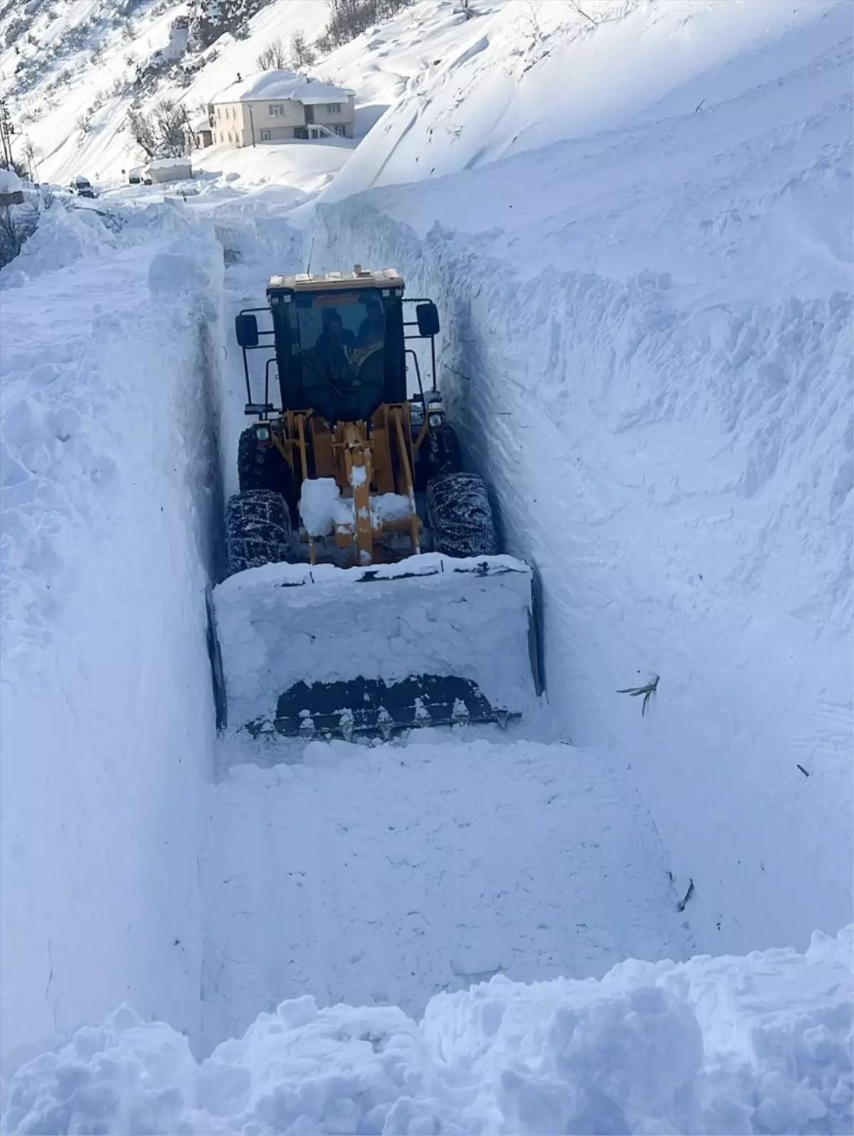 Van-Çatak Yolunda Kar ve Çığ Çalışmaları