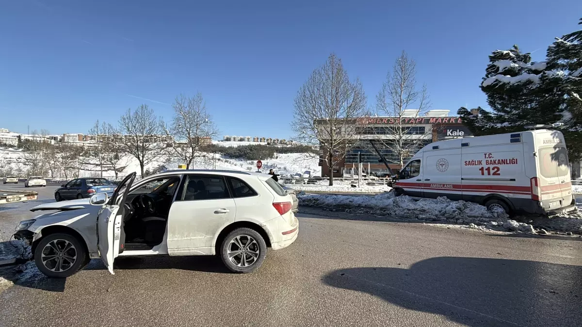 Karabük\'te Ambulans Kazası: İki Sağlık Çalışanı Yaralı