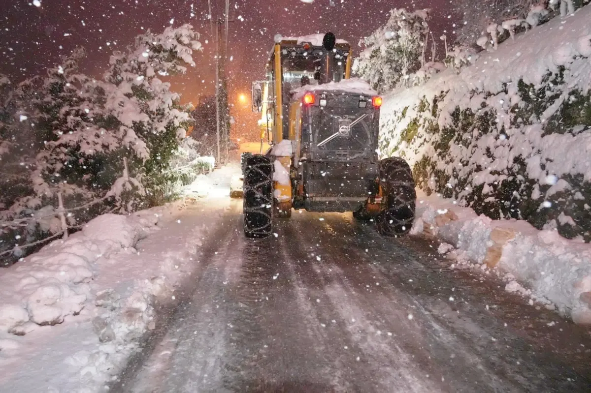 Doğu Karadeniz\'de 1330 Yol Kapandı