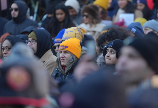 Eksi 13 derecede halkın önünde yemin etti, Mamdani resmen göreve başladı