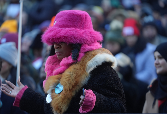 Eksi 13 derecede halkın önünde yemin etti, Mamdani resmen göreve başladı