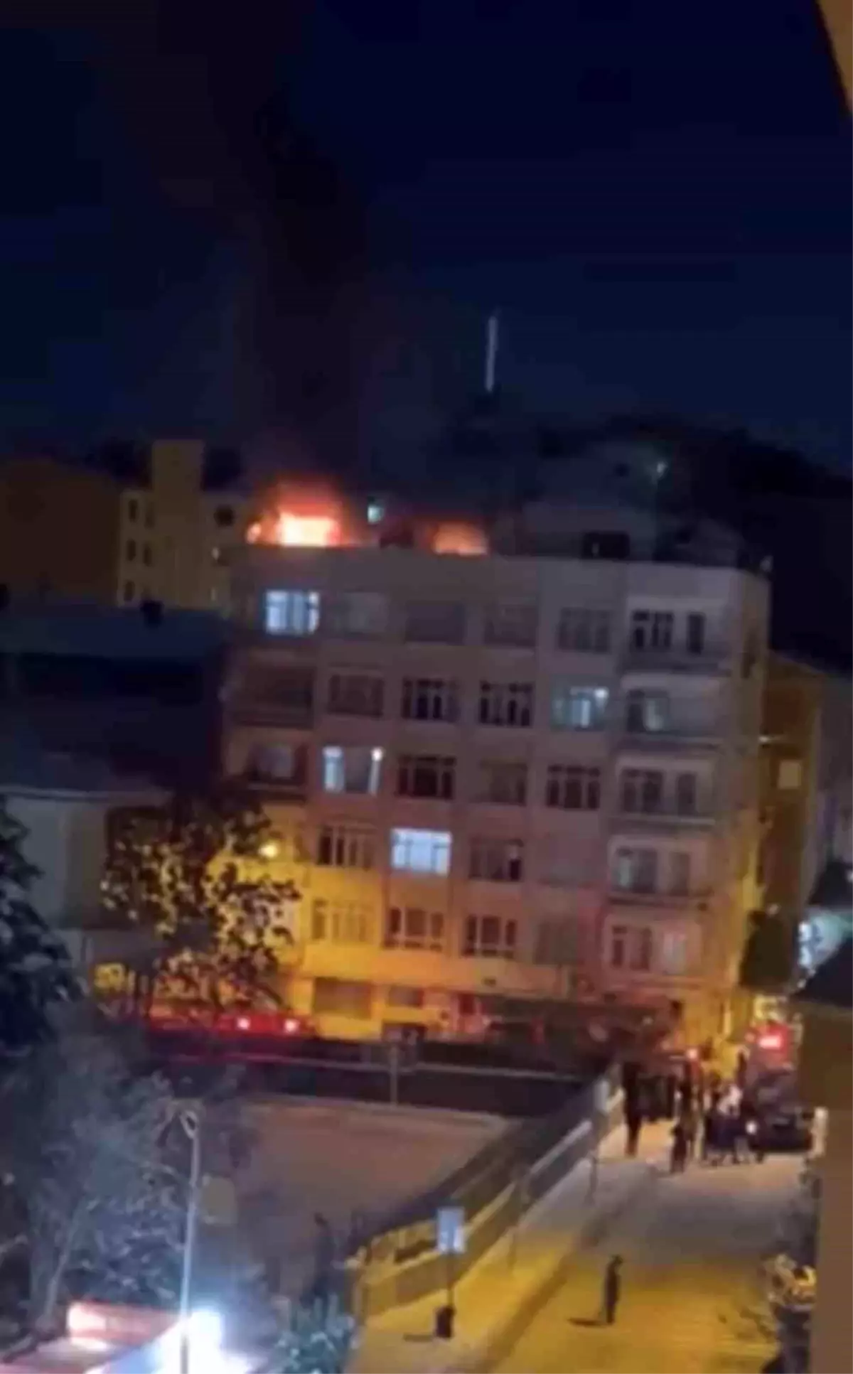 Elazığ\'da Apartman Yangını Kontrol Altında