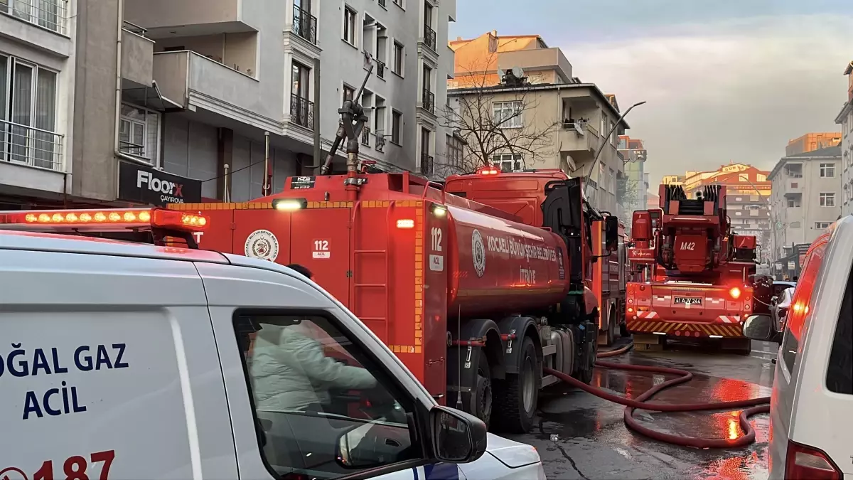 Çayırova\'da Elektrikli Bisiklet Tamirhanesinde Yangın