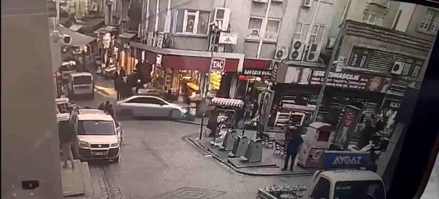 Eminönü\'nde Korkunç Kaza: 4 Yaralı