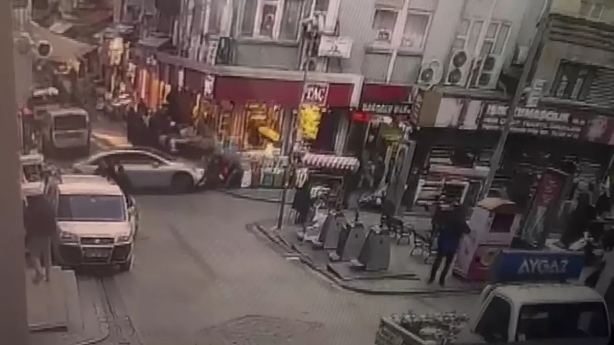 Eminönü\'nde trafik kazası: 4 yaralı