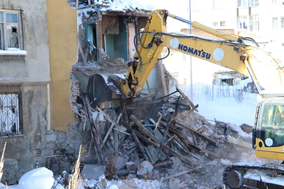 Erzurum\'da Metruk Binaların Yıkımına Başlandı