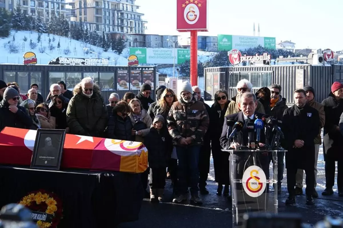 Gökmen Özdenak İçin Tören Düzenlendi
