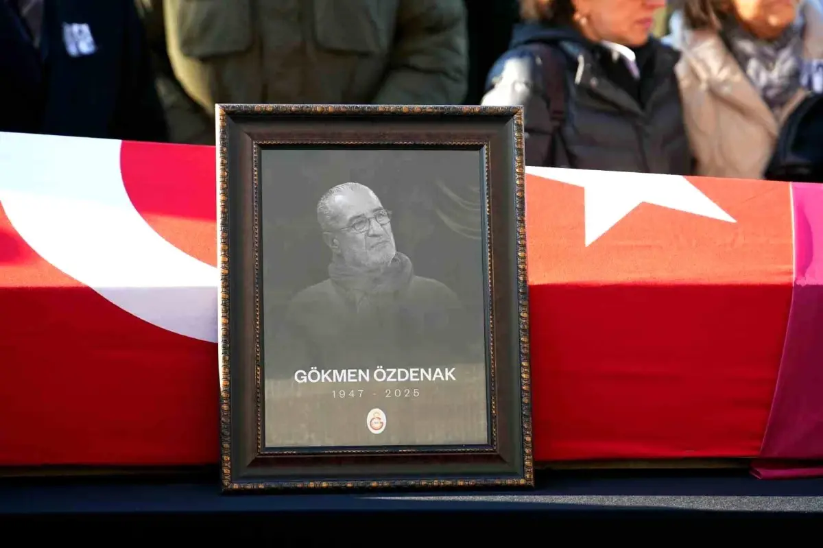 Gökmen Özdenak için anma töreni