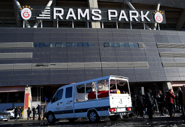Gökmen Özdenak son yolculuğuna uğurlandı