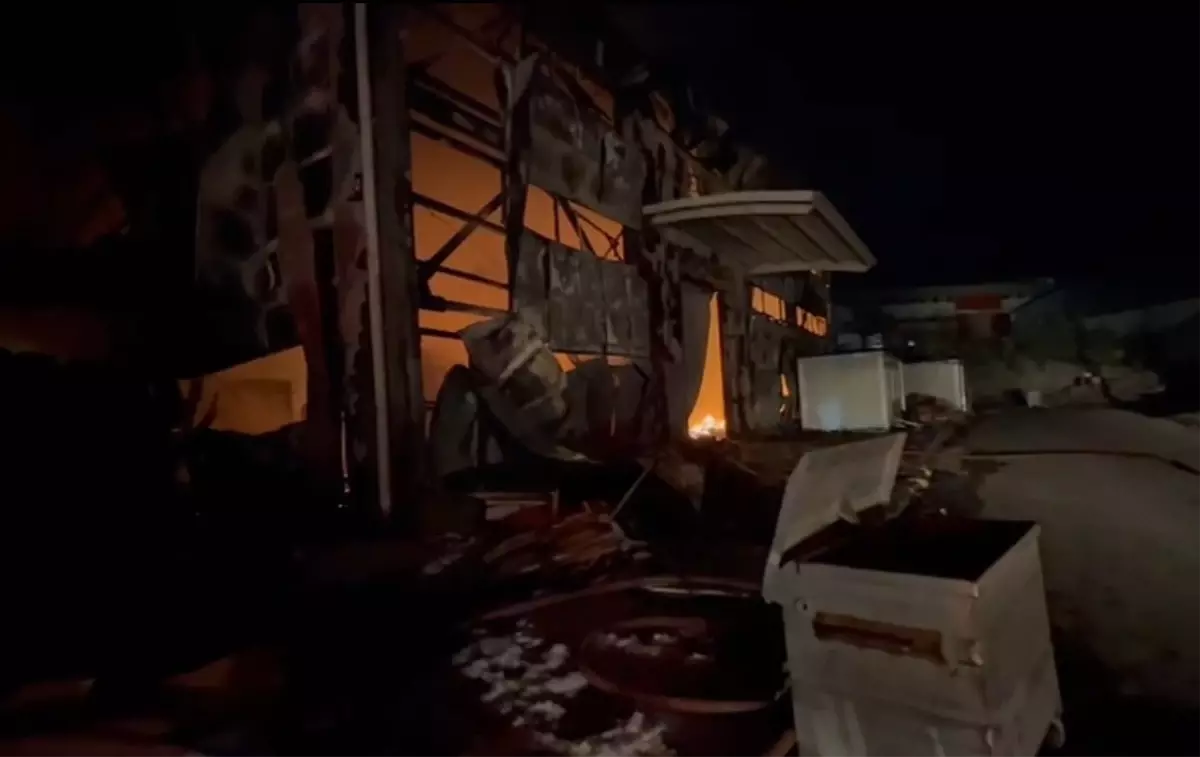 Hatay\'da Sünger Deposunda Yangın