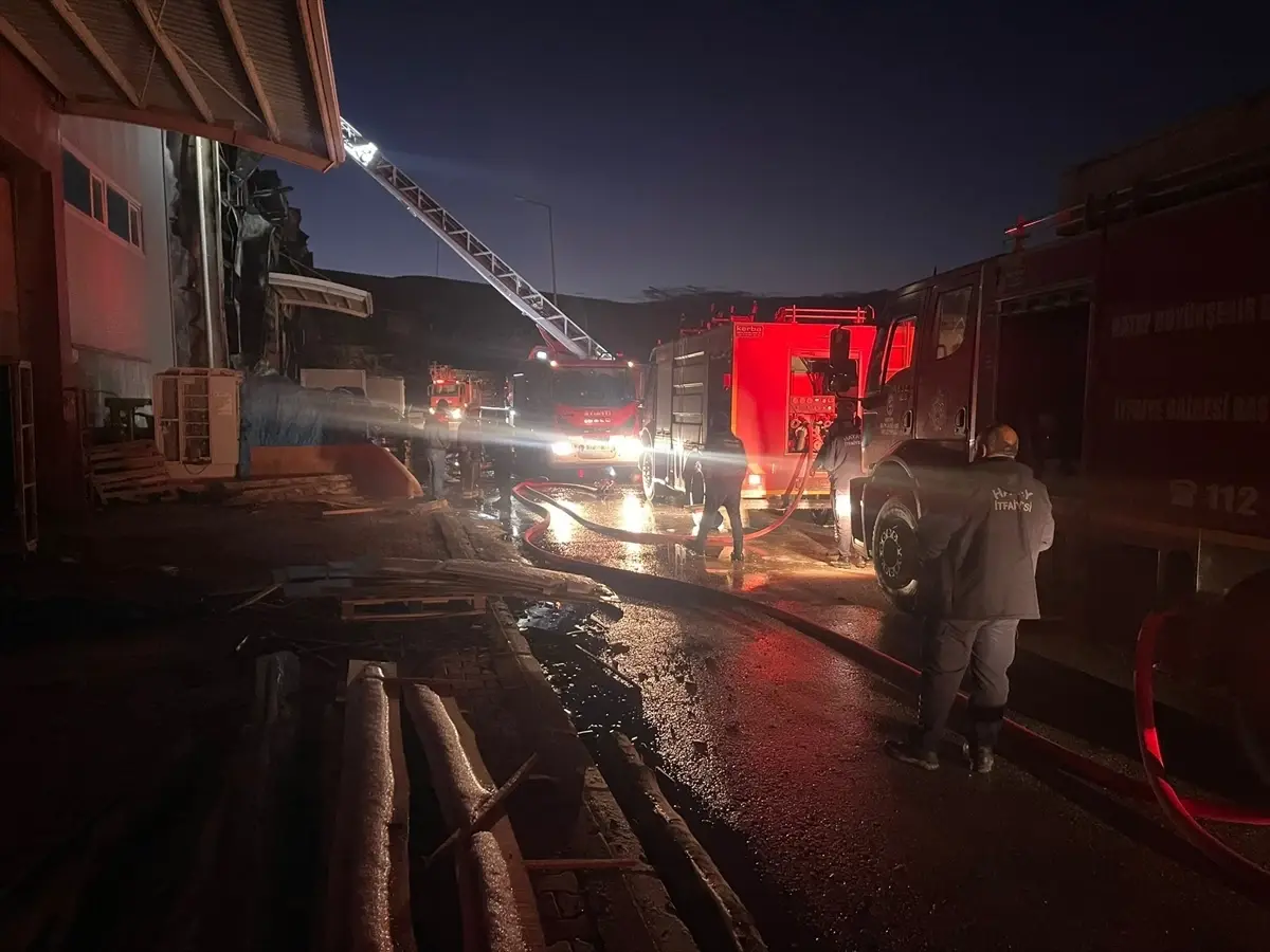 Antakya\'da Sünger Deposunda Yangın