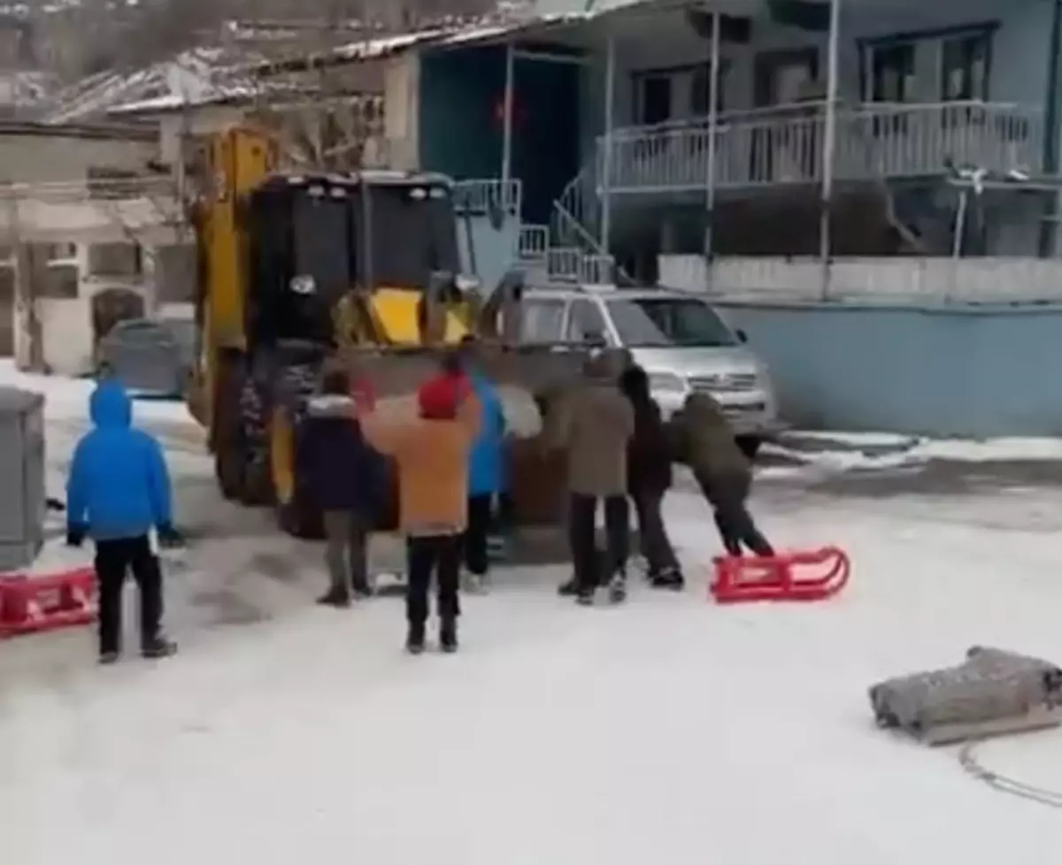 Çocuklar Kızak İçin Alan İstedi