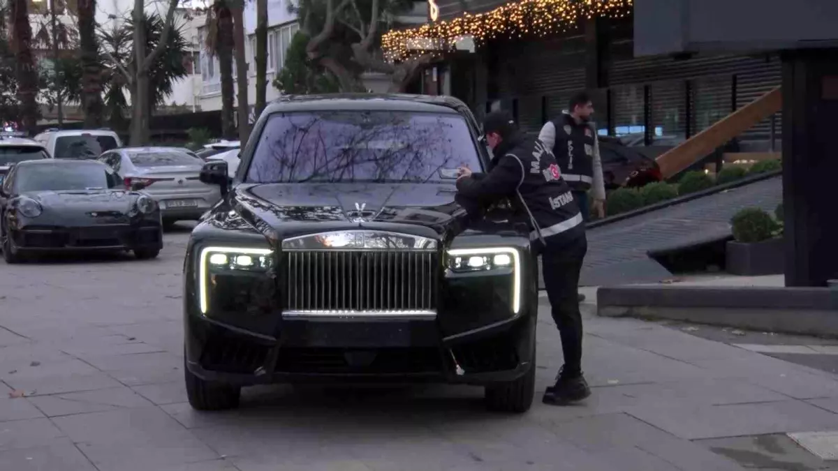 Kadıköy\'de Lüks Oto Galerisine Operasyon