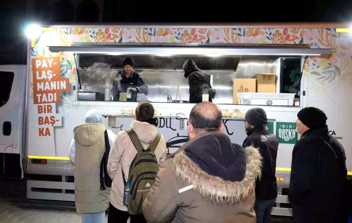 Karatay Belediyesi\'nin sıcak çorba geleneği devam ediyor