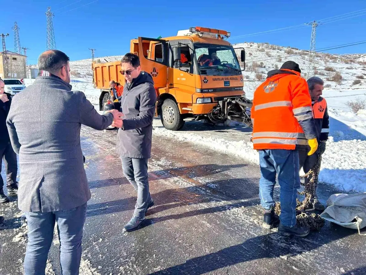 Kaymakam Öztaş, Soğukta Çalışan Ekibi Denetledi