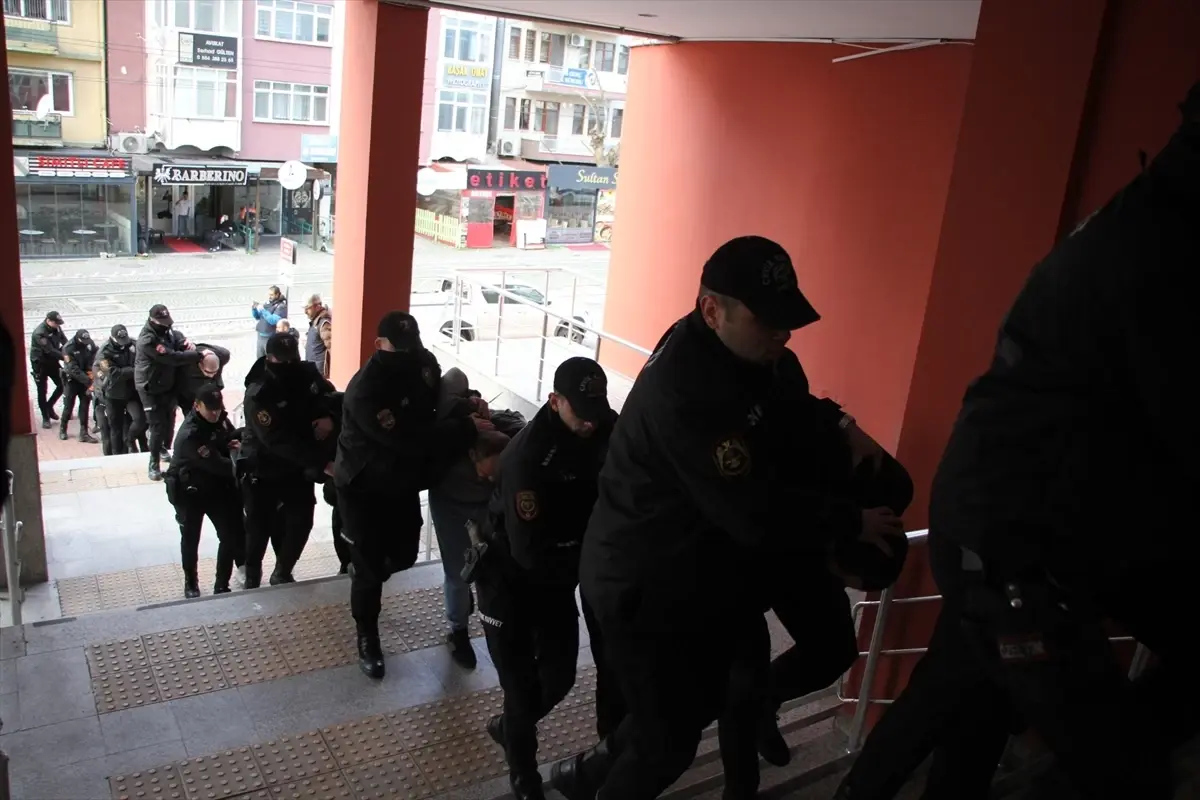 Kocaeli\'de DEAŞ ve El Kaide Operasyonu: 18 Tutuklama
