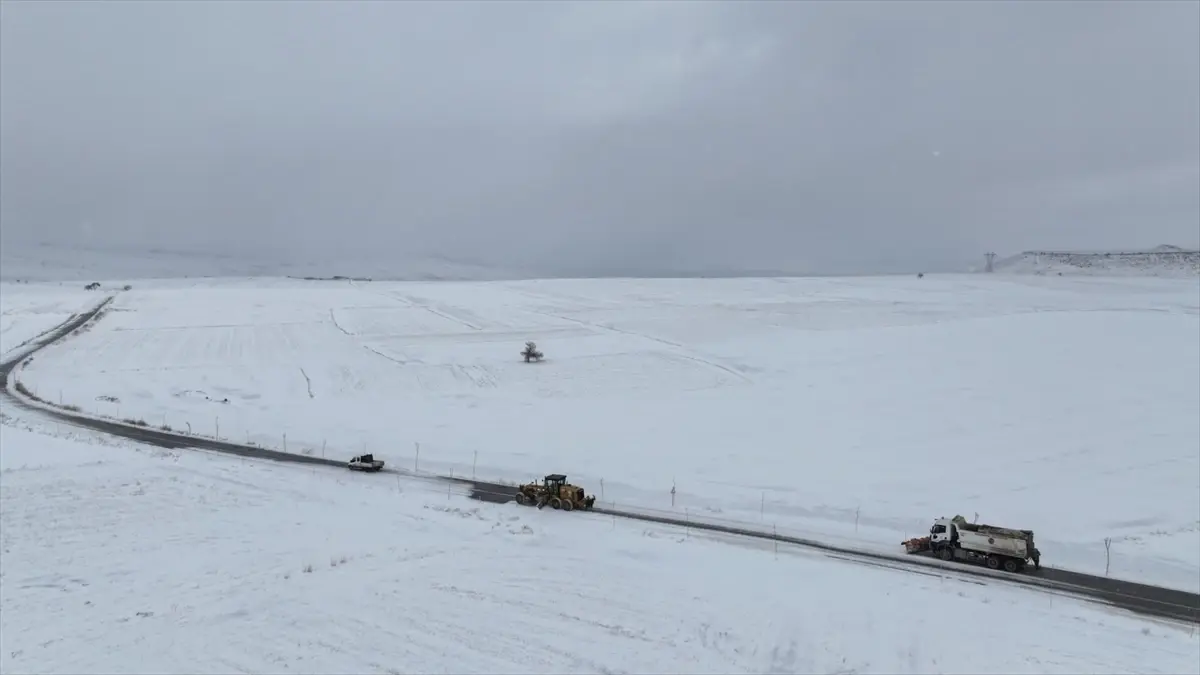 Kocasinan\'da 24 Saat Kar Temizliği