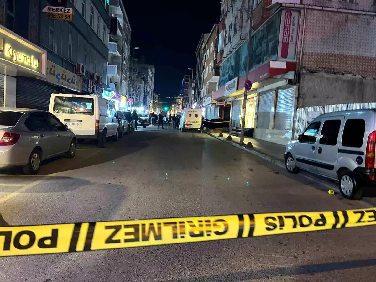 Küçükçekmece\'de Silahlı Saldırı: 2 Ölü, 1 Yaralı