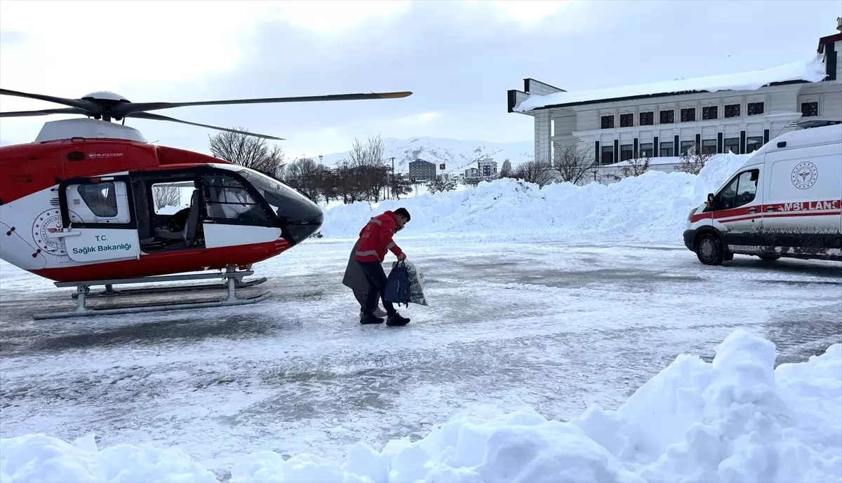 Bitlis\'te Mahsur Kalan Anne ve Bebek Kurtarıldı