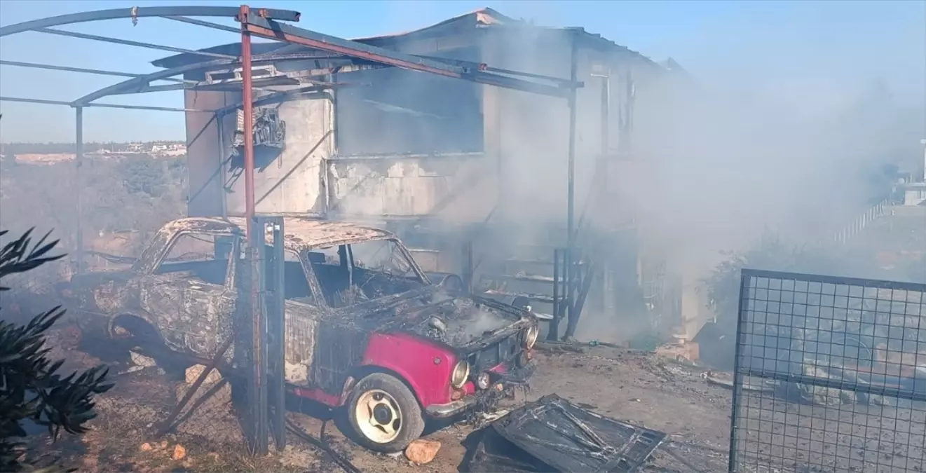 Menteşe\'de Prefabrik Evde Yangın