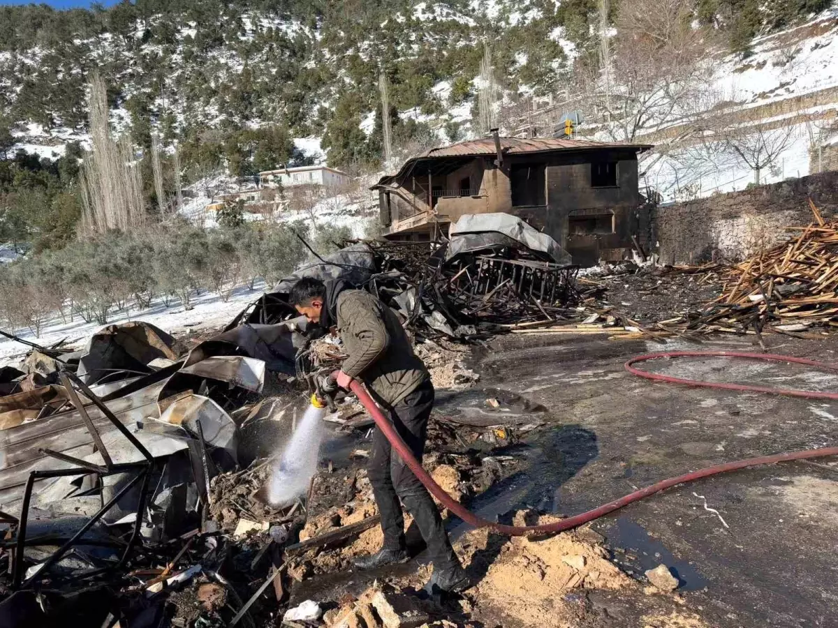 Osmaniye\'de Hızar Atölyesinde Yangın