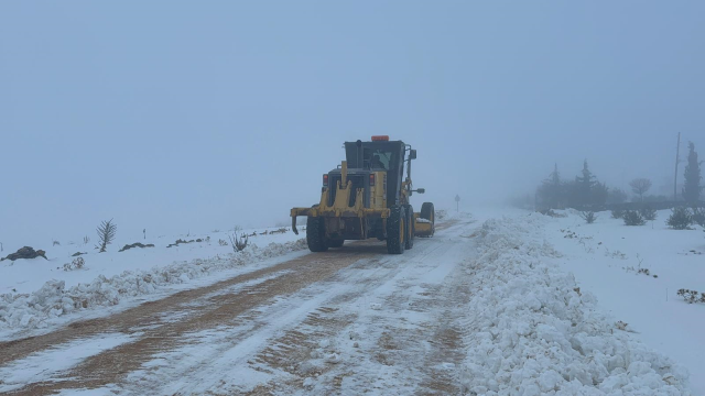 Şanlıurfa'da Karla Rekor Mücadele: 1554 Kilometrelik Yol Ağı Ulaşıma Açıldı