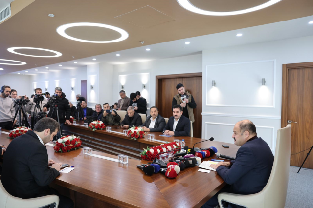 Şanlıurfa'da tarihin en yoğun kar yağışı: 104 saat kesintisiz çalışıldı