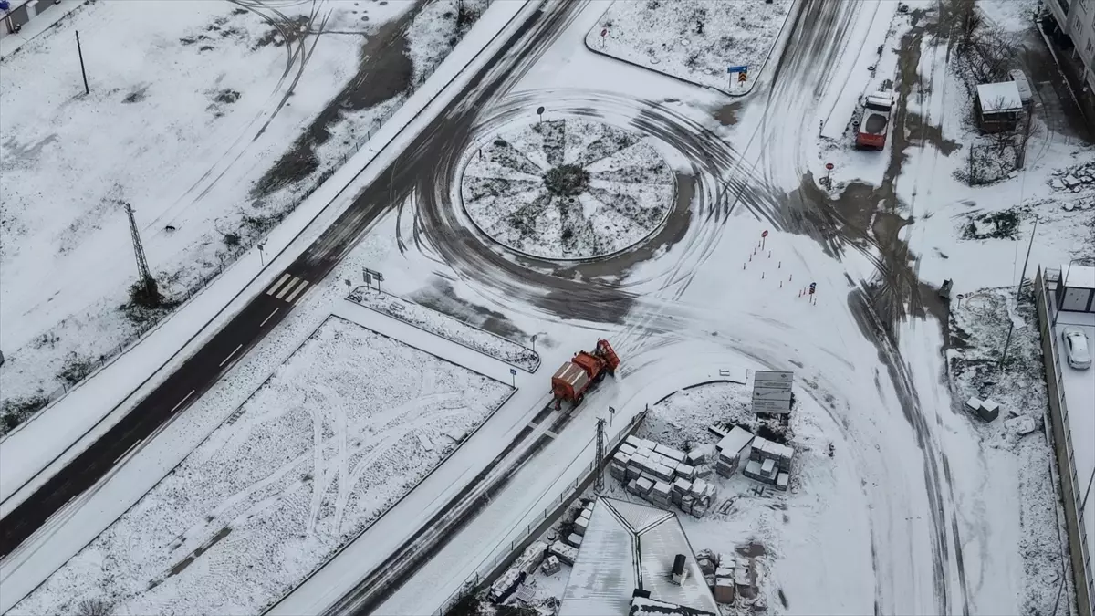 Kar Yağışı Ulaşımı Olumsuz Etkiliyor
