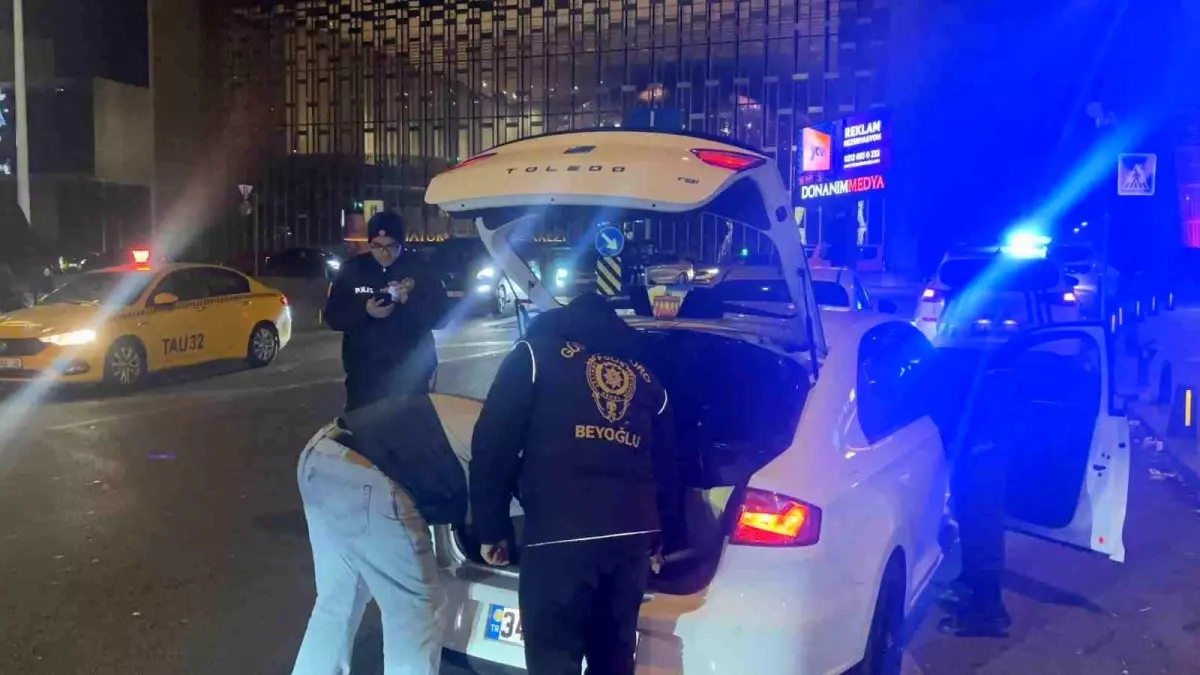 Taksim\'de Helikopterli Asayiş Denetimi